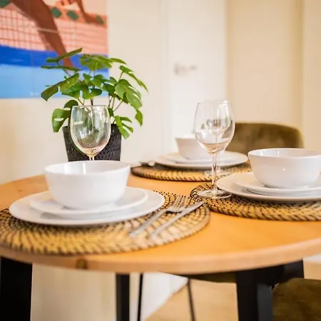 Vakantiehuis Elegant 2 Bedroom Serviced 54m2 -mst40e- Rotterdam