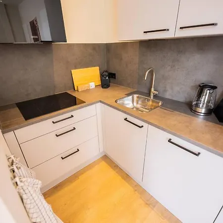 Elegant 2 Bedroom Serviced 54m2 -mst40e- Vakantiehuis *