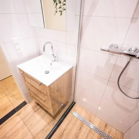 Elegant 2 Bedroom Serviced 54m2 -mst40e- * Rotterdam